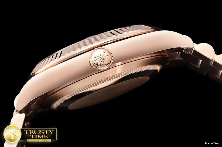 1116 RDD0218A – DayDate 40mm Casual 690